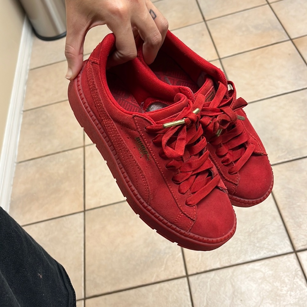 Puma Womens Suede Platform Trace Valentine's Day Sneakers Size : 6.5